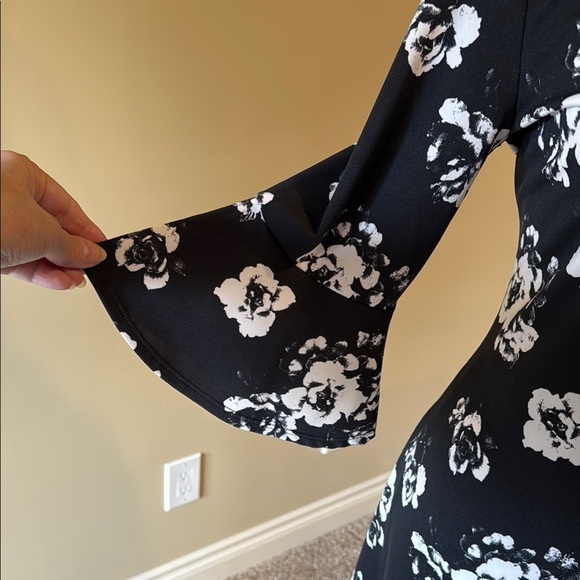 Tradition Dress Black and White Sheath Bell Sleeves Women's Size 12. - Picture 2 of 10